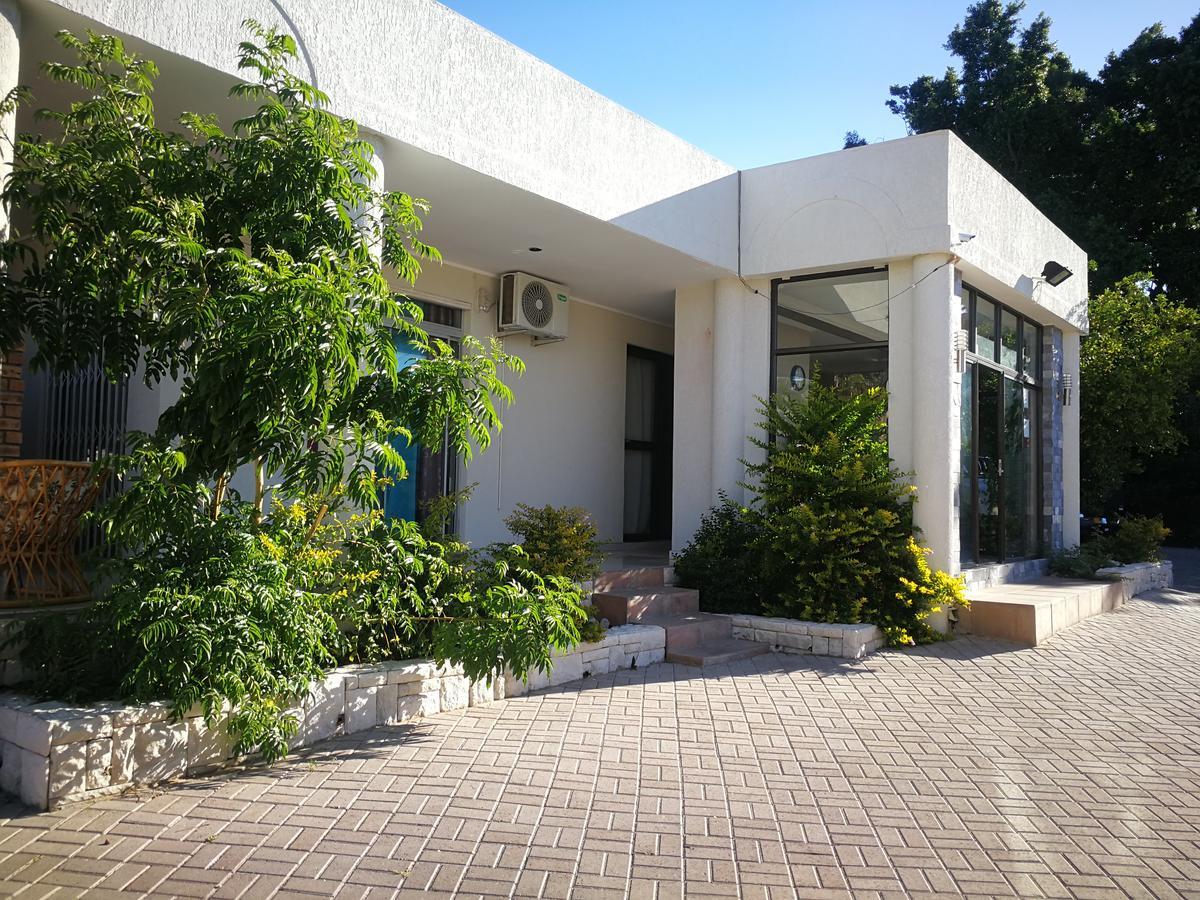 Pension Hotel Kamho ويندهوك المظهر الخارجي الصورة