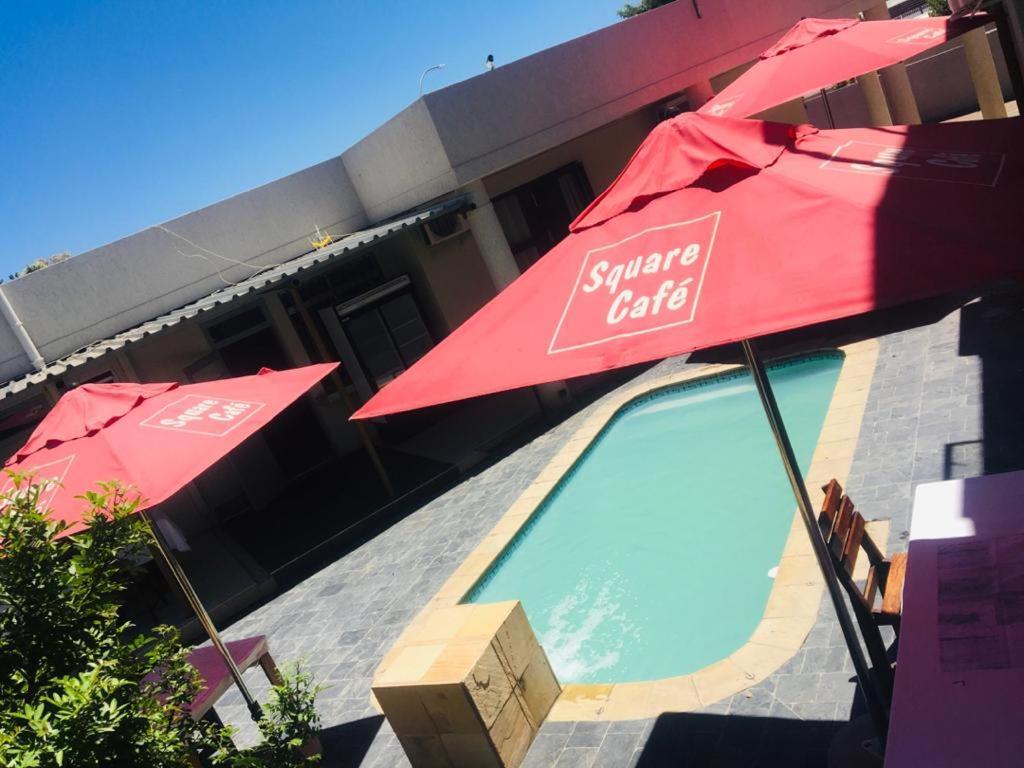 Pension Hotel Kamho ويندهوك المظهر الخارجي الصورة